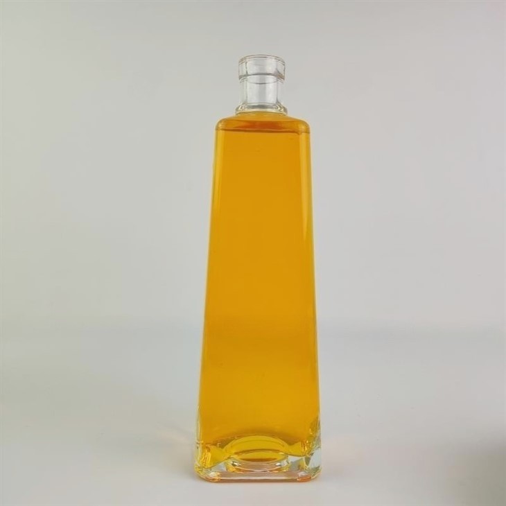 Siâp Sgwâr Gwerthu Poeth 700ml Potel Gwirod Ar gyfer Gin Wisgi Fodca